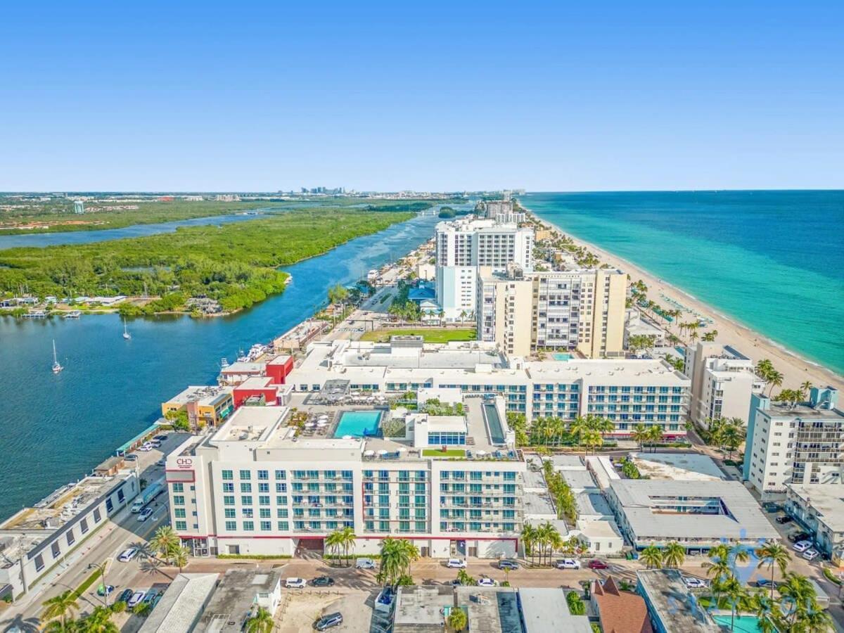 Rooftop Pool & Hot Tub - Gym - Hollywood Beach Exterior photo