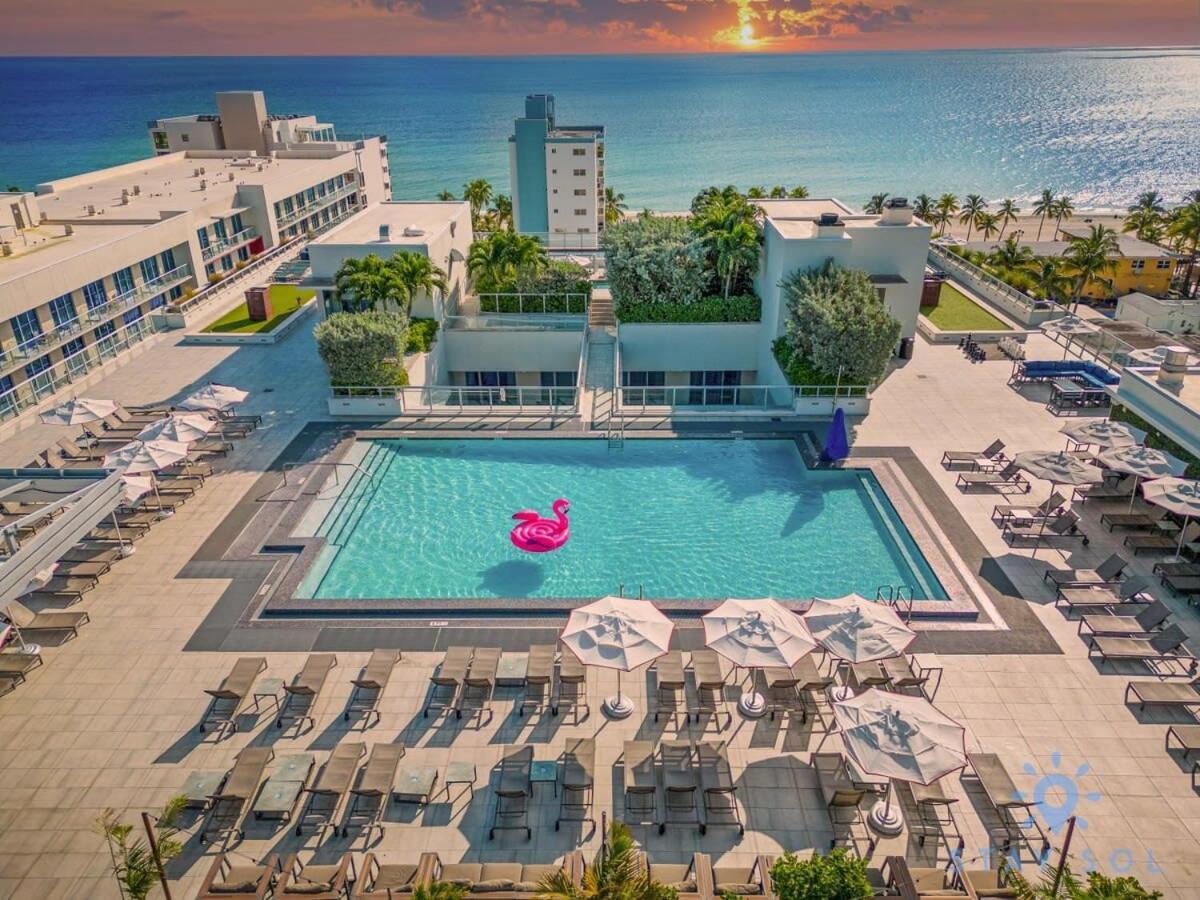 Rooftop Pool & Hot Tub - Gym - Hollywood Beach Exterior photo