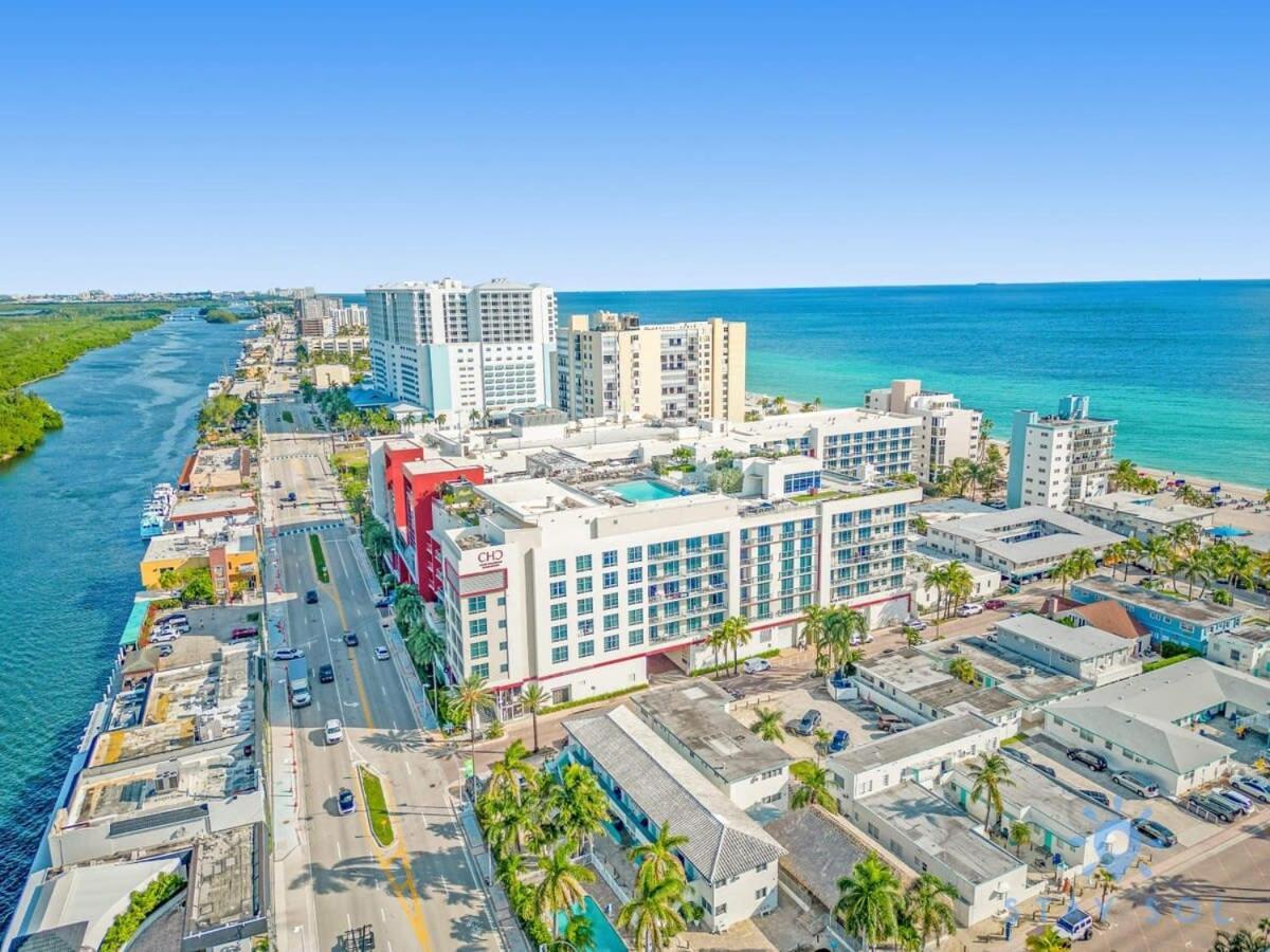 Rooftop Pool & Hot Tub - Gym - Hollywood Beach Exterior photo