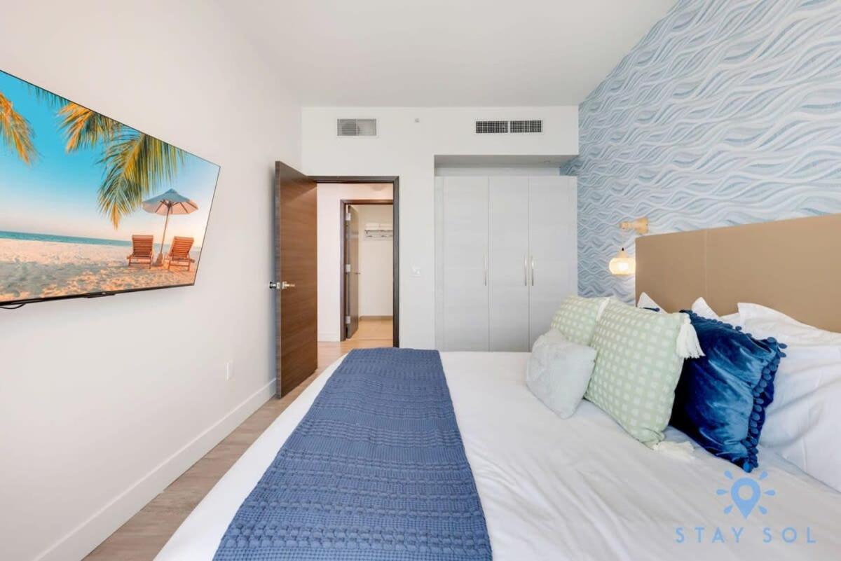 Rooftop Pool & Hot Tub - Gym - Hollywood Beach Exterior photo
